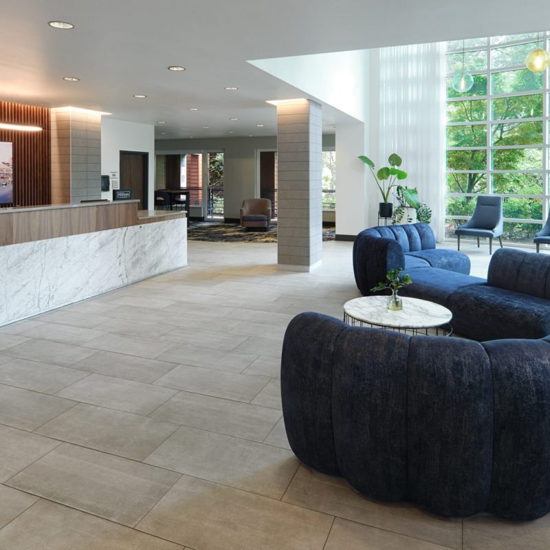 231003 Hilton Rivers Edge_Lobby_Front Desk_0031